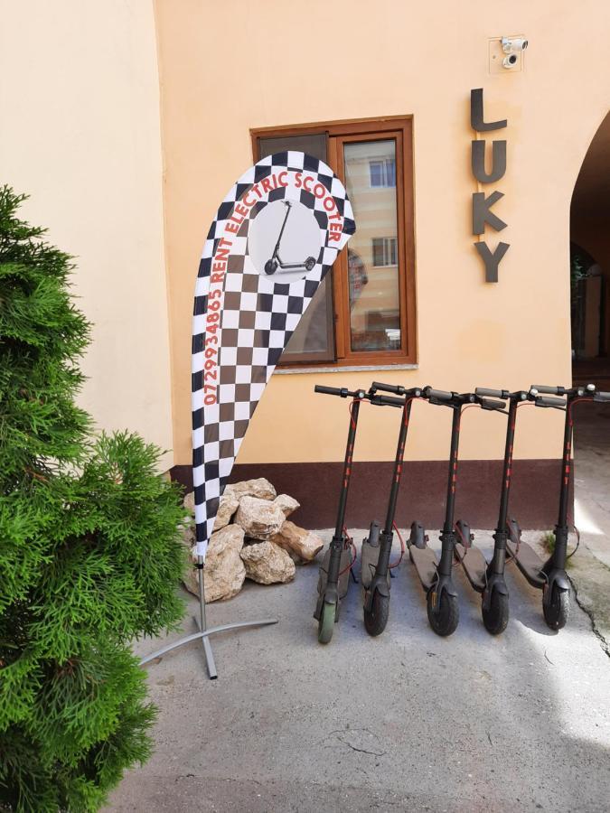 Luky13 Appartement Braşov Buitenkant foto